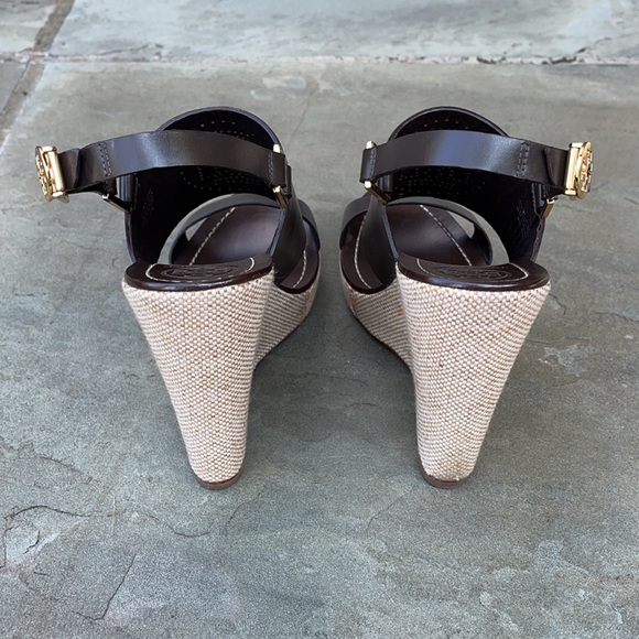 Tory Burch ‘Kimberly’ Brown Wedges - Picture 4 of 9